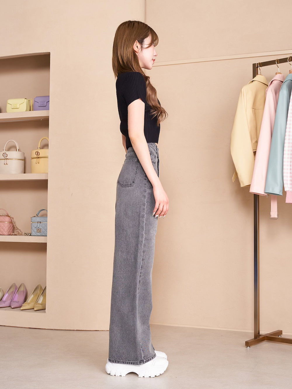 モデル:160cm(着用サイズ:FREE 着用カラー:BLK)