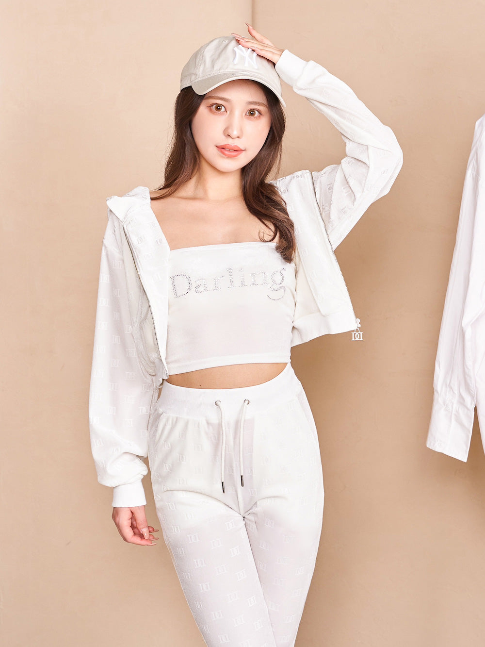 モデル:156cm(着用サイズ:FREE 着用カラー:WHT)