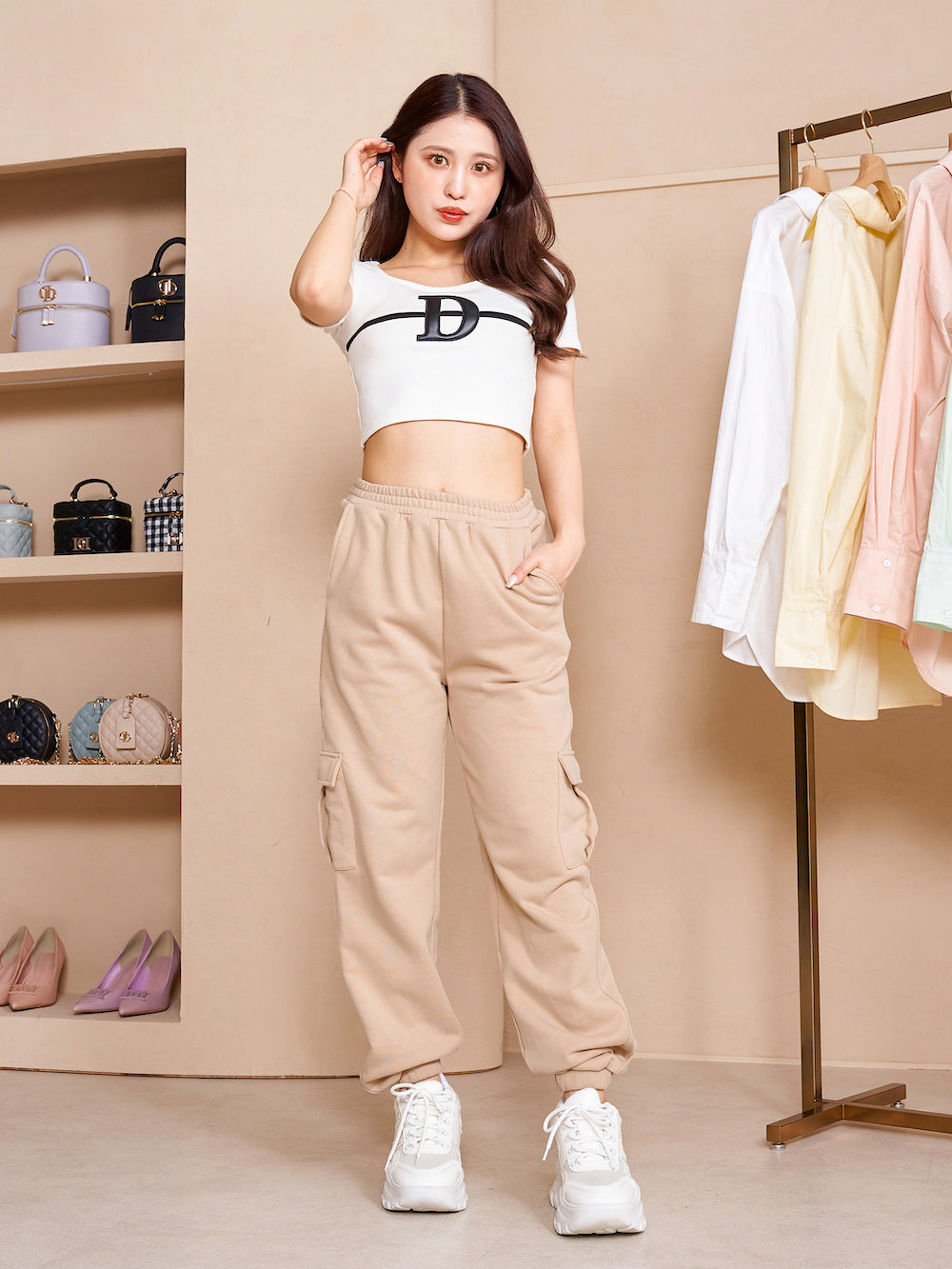 モデル:155cm(着用サイズ:FREE 着用カラー:WHT)