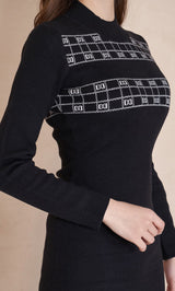 モデル:164cm(着用サイズ:FREE 着用カラー:BLK)