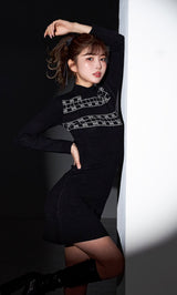 モデル:160cm(着用サイズ:FREE 着用カラー:BLK)