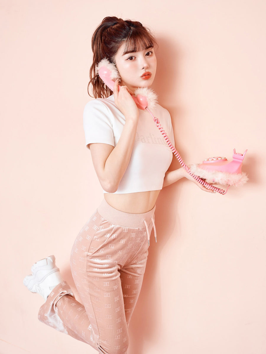 モデル:160cm(着用サイズ:FREE 着用カラー:WHT)