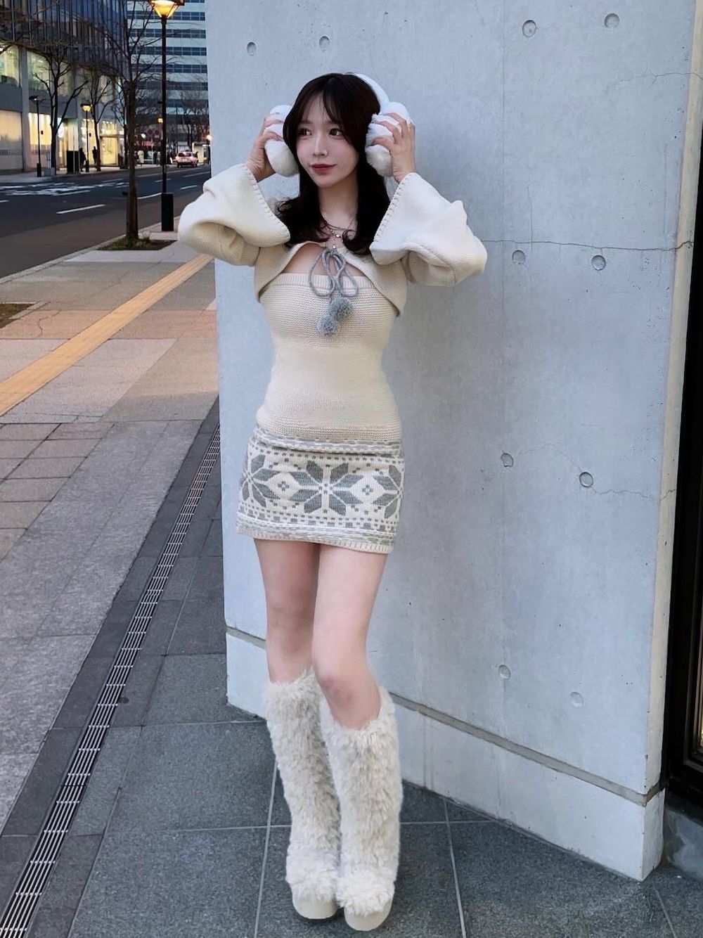 モデル：155cm（着用サイズ：FREE　着用カラー：IVO）