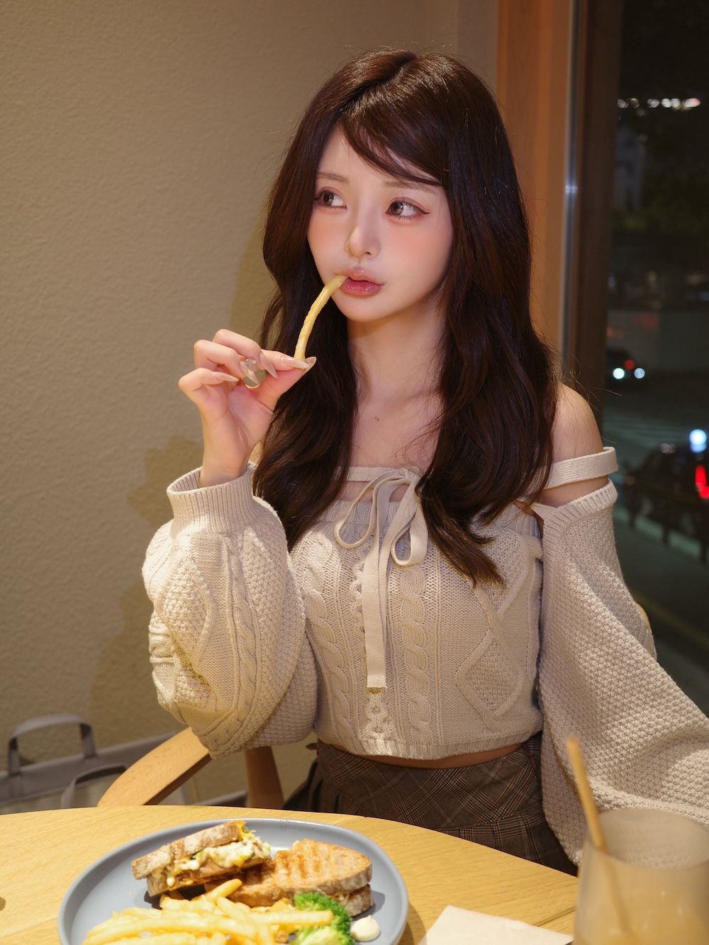 モデル：158cm（着用サイズ：FREE　着用カラー：IVO）