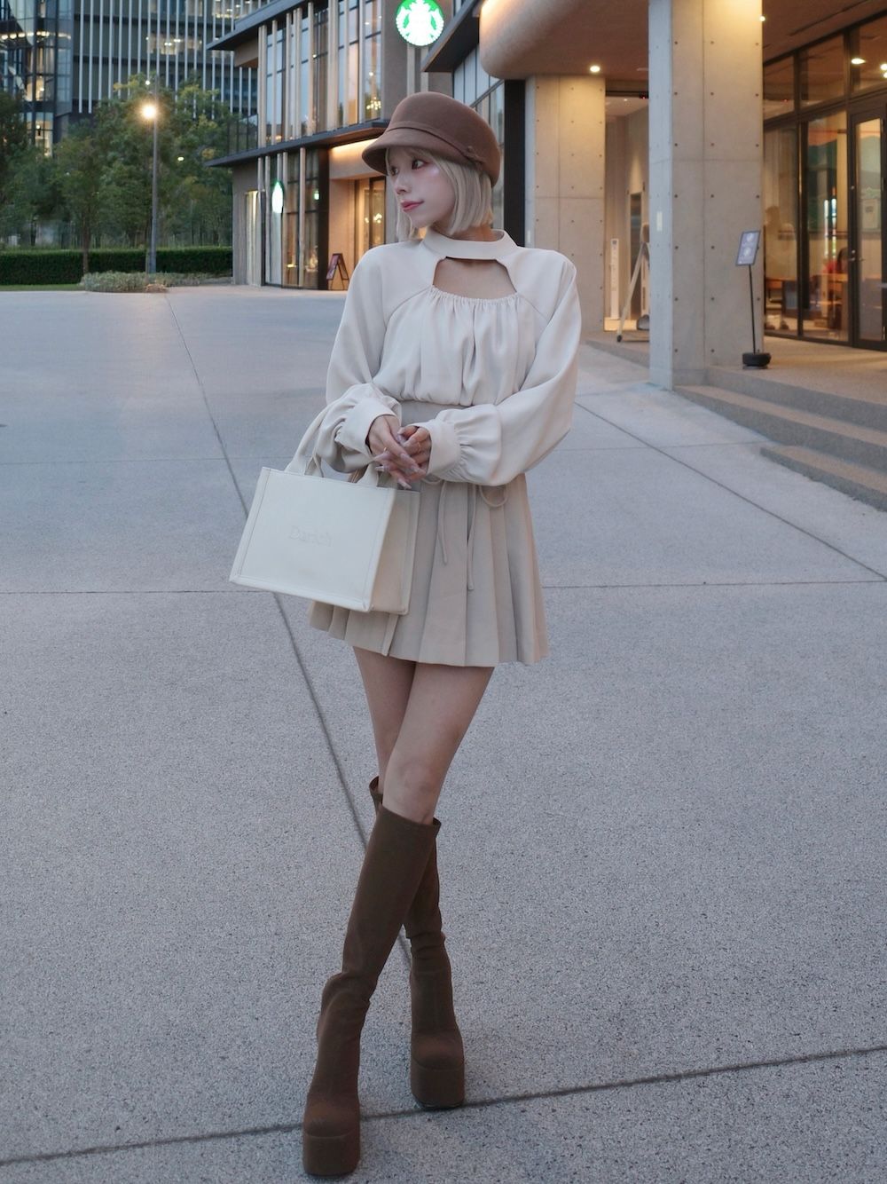 モデル：155cm（着用サイズ：FREE　着用カラー：IVO）