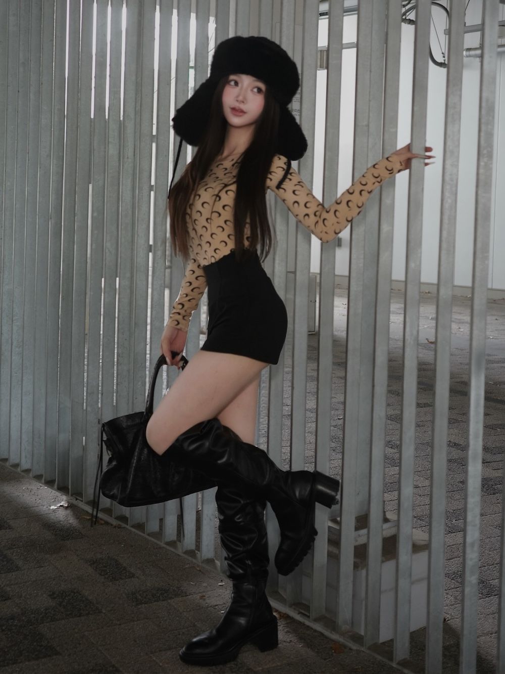 モデル：158cm（着用サイズ：FREE　着用カラー：BLK）