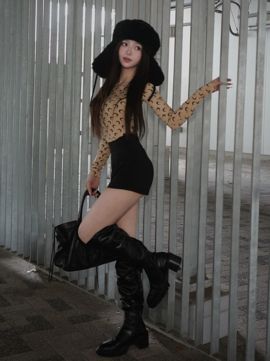 モデル：158cm（着用サイズ：FREE　着用カラー：BLK）