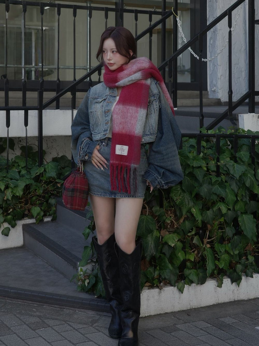 モデル：158cm（着用サイズ：FREE　着用カラー：BLU）