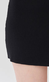 モデル：165cm（着用サイズ：FREE　着用カラー：BLK）