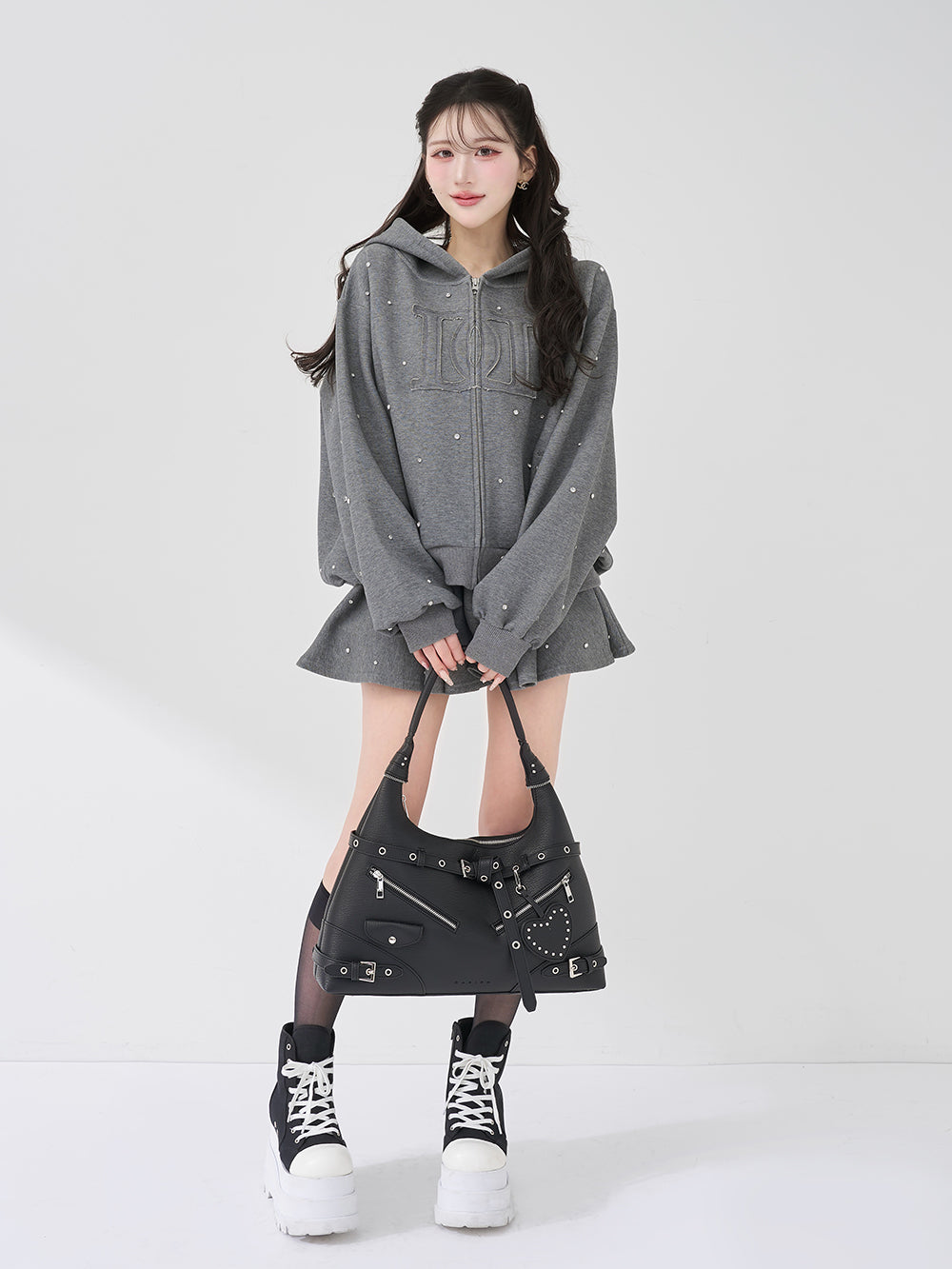 モデル：165cm（着用サイズ：FREE　着用カラー：GRY）
