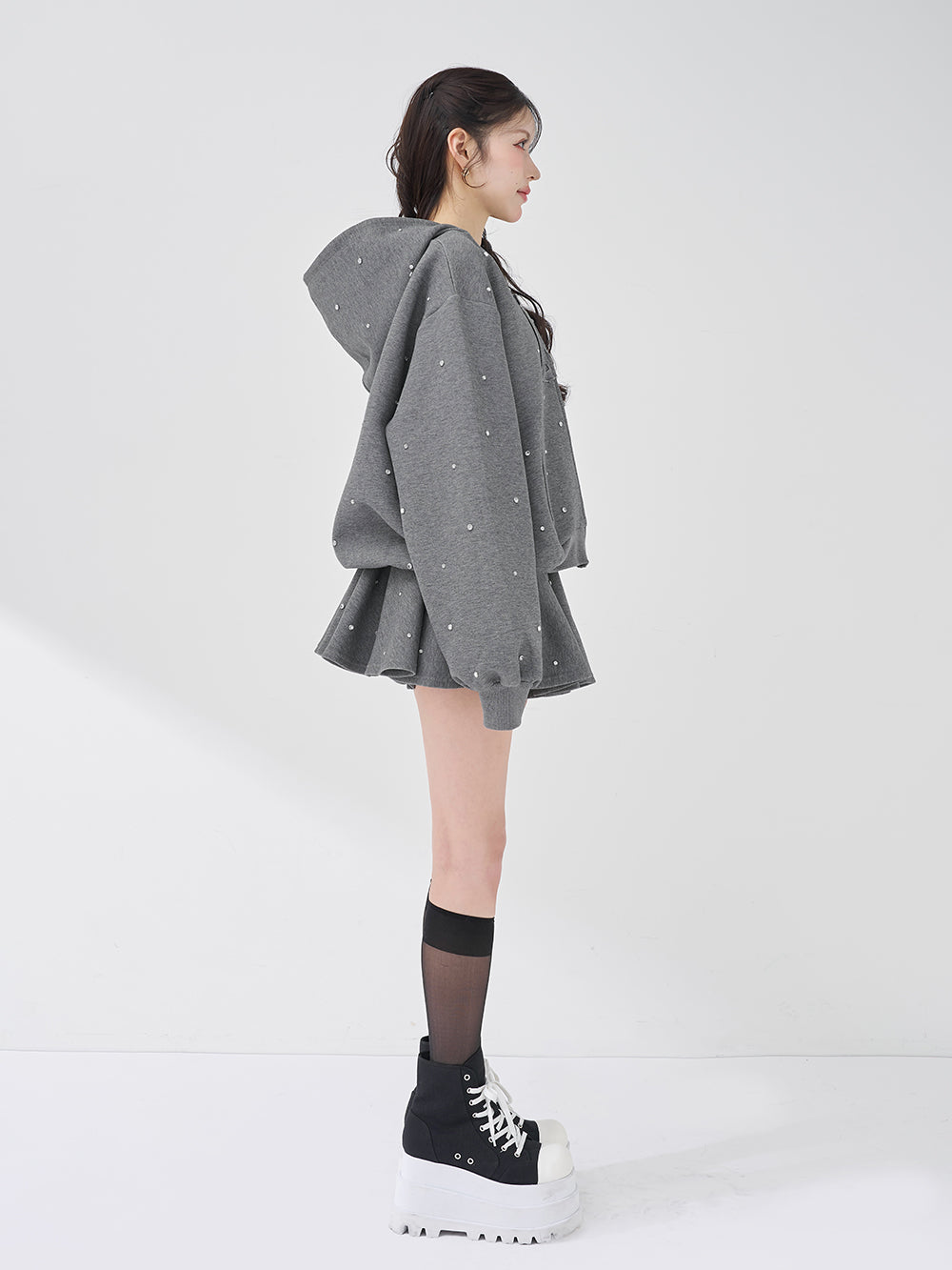 モデル：165cm（着用サイズ：FREE　着用カラー：GRY）