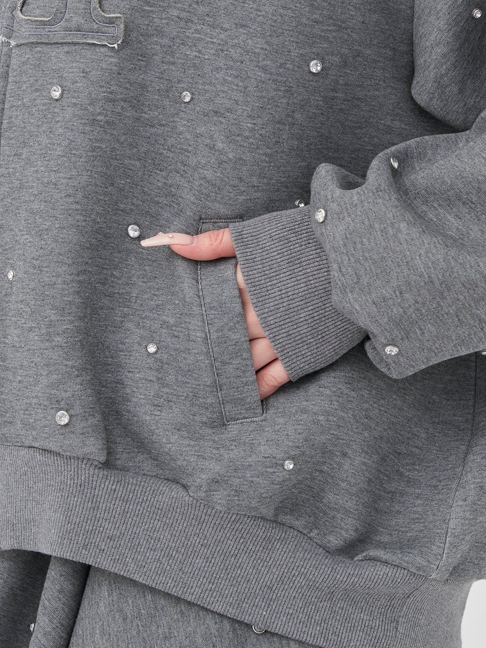 モデル：165cm（着用サイズ：FREE　着用カラー：GRY）