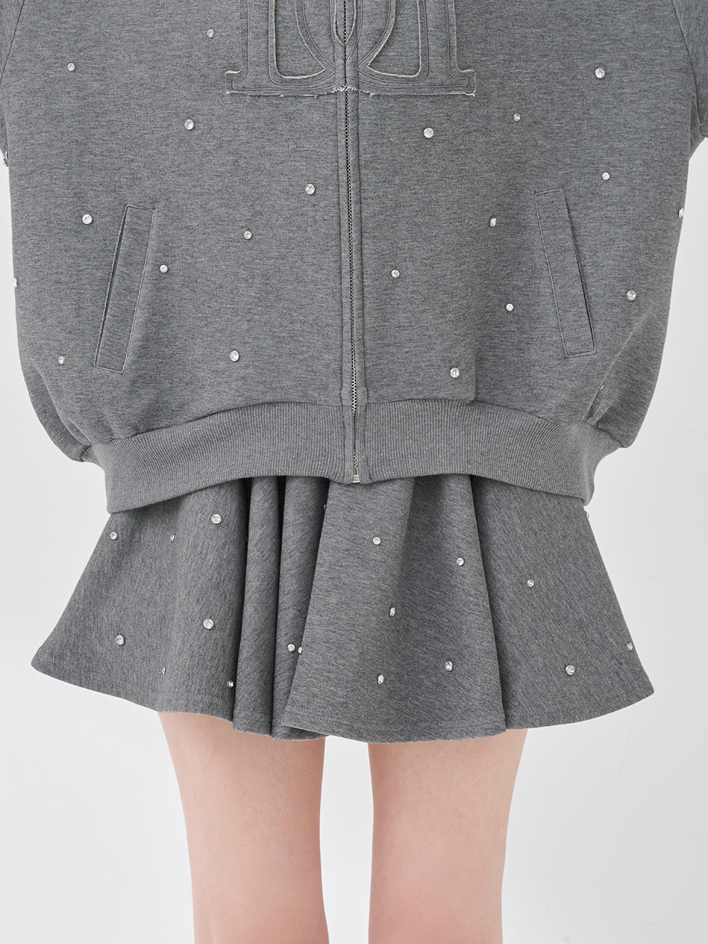 モデル：165cm（着用サイズ：FREE　着用カラー：GRY）