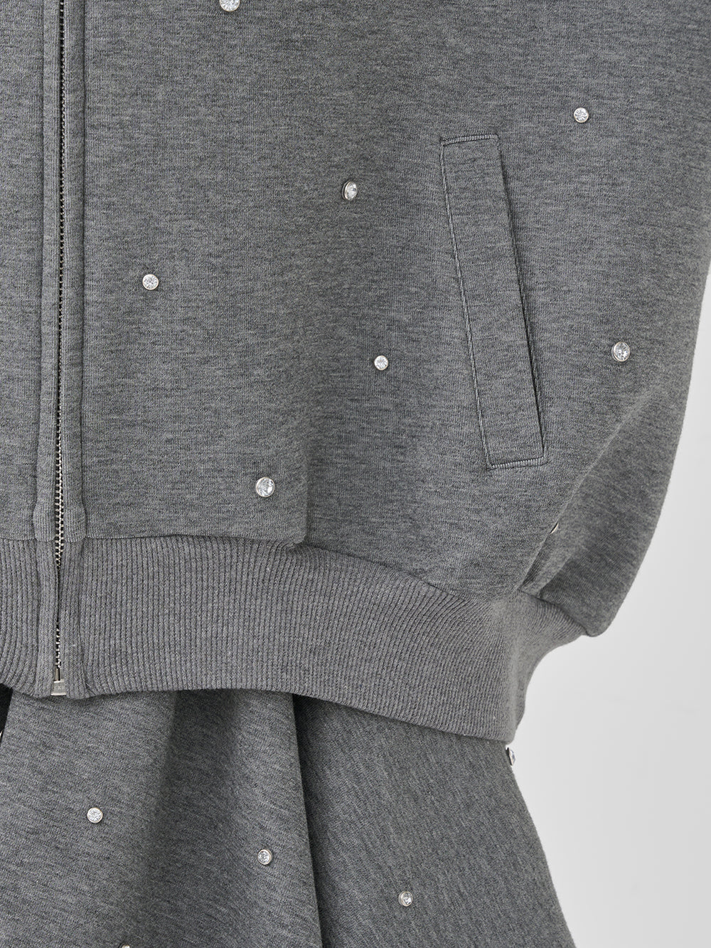 モデル：165cm（着用サイズ：FREE　着用カラー：GRY）