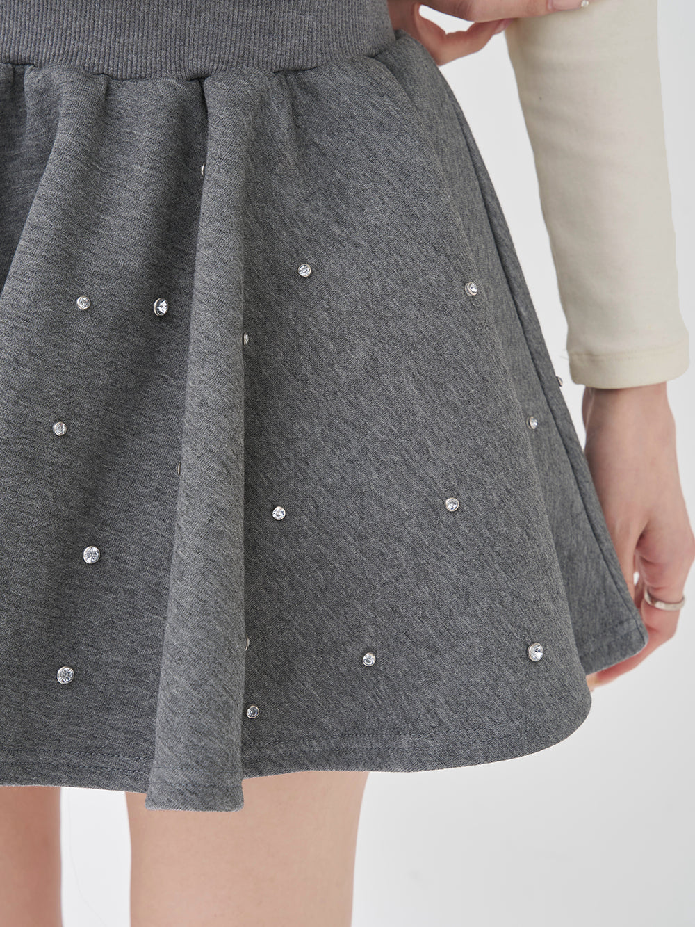 モデル：165cm（着用サイズ：FREE　着用カラー：GRY）