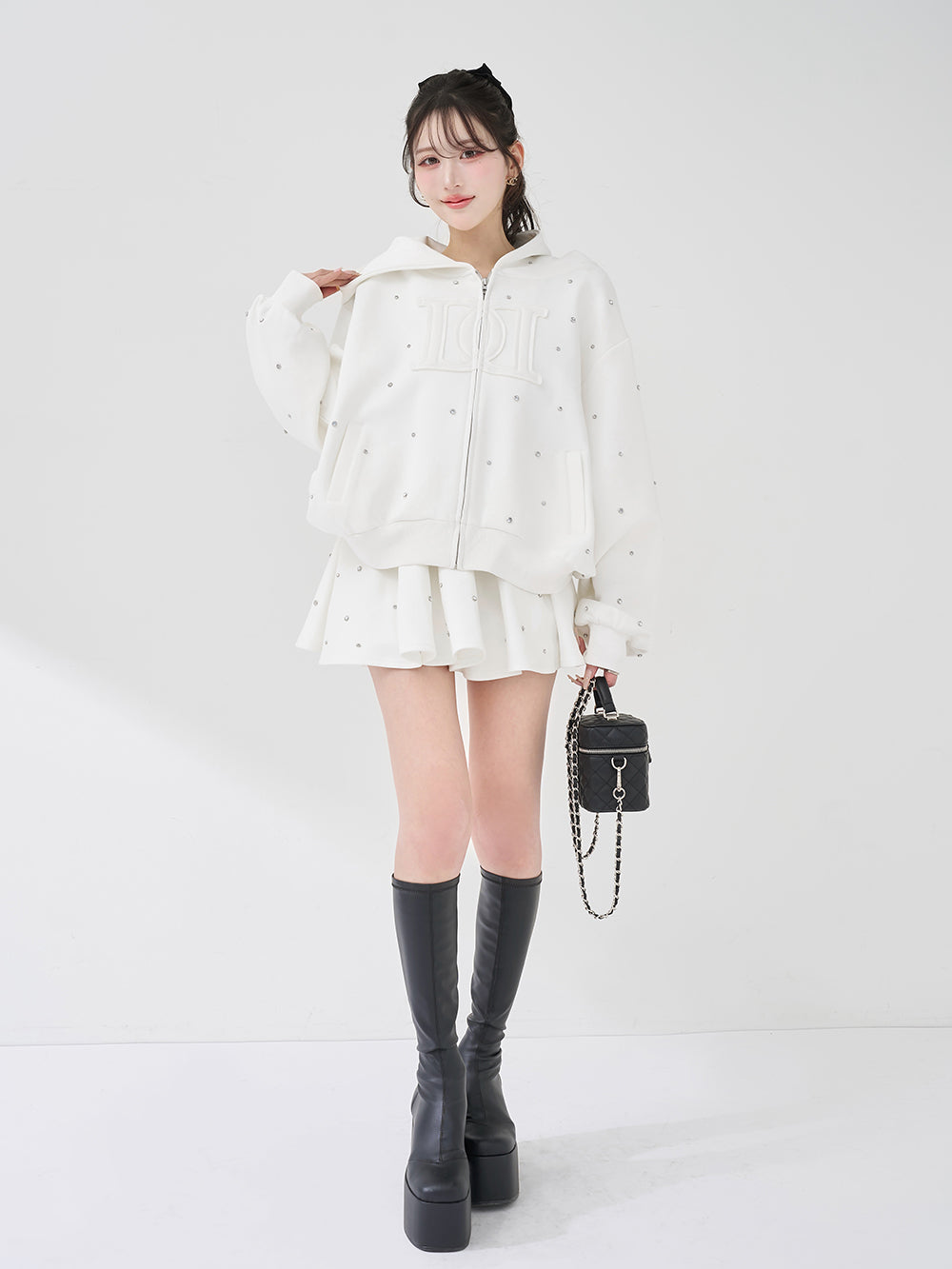 モデル：165cm（着用サイズ：FREE　着用カラー：WHT）