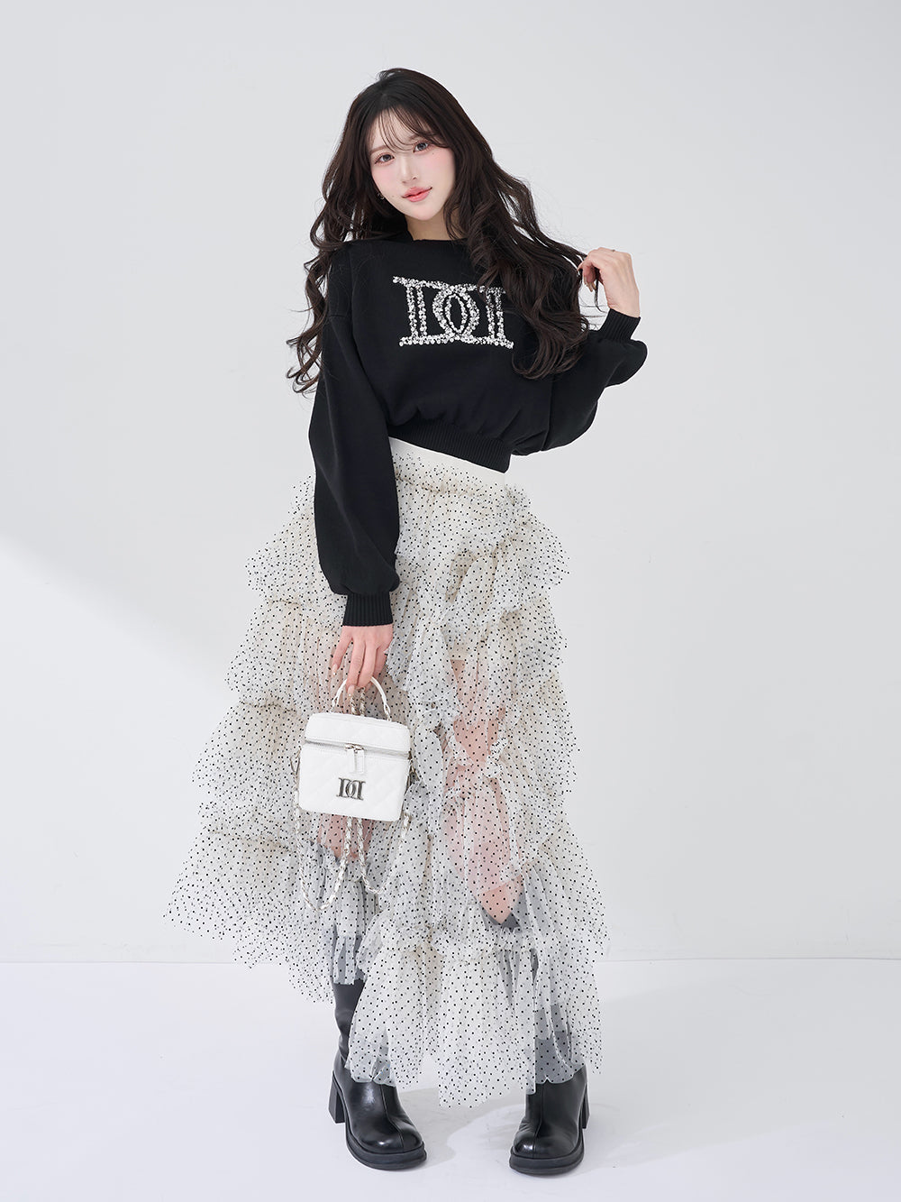 ビジューロゴパフニットトップス