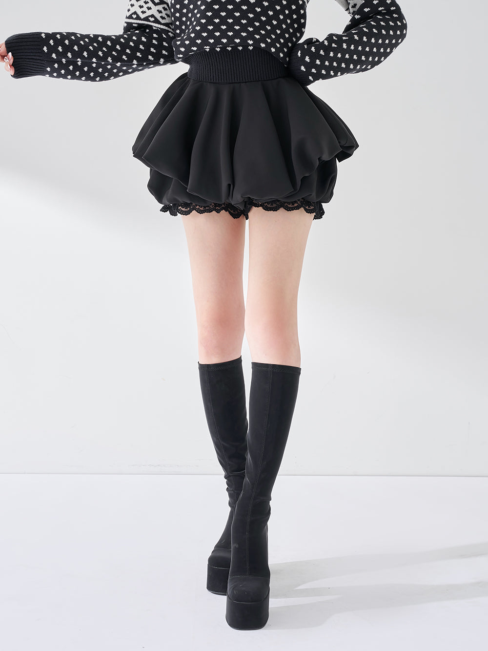 モデル：165cm（着用サイズ：FREE　着用カラー：BLK）