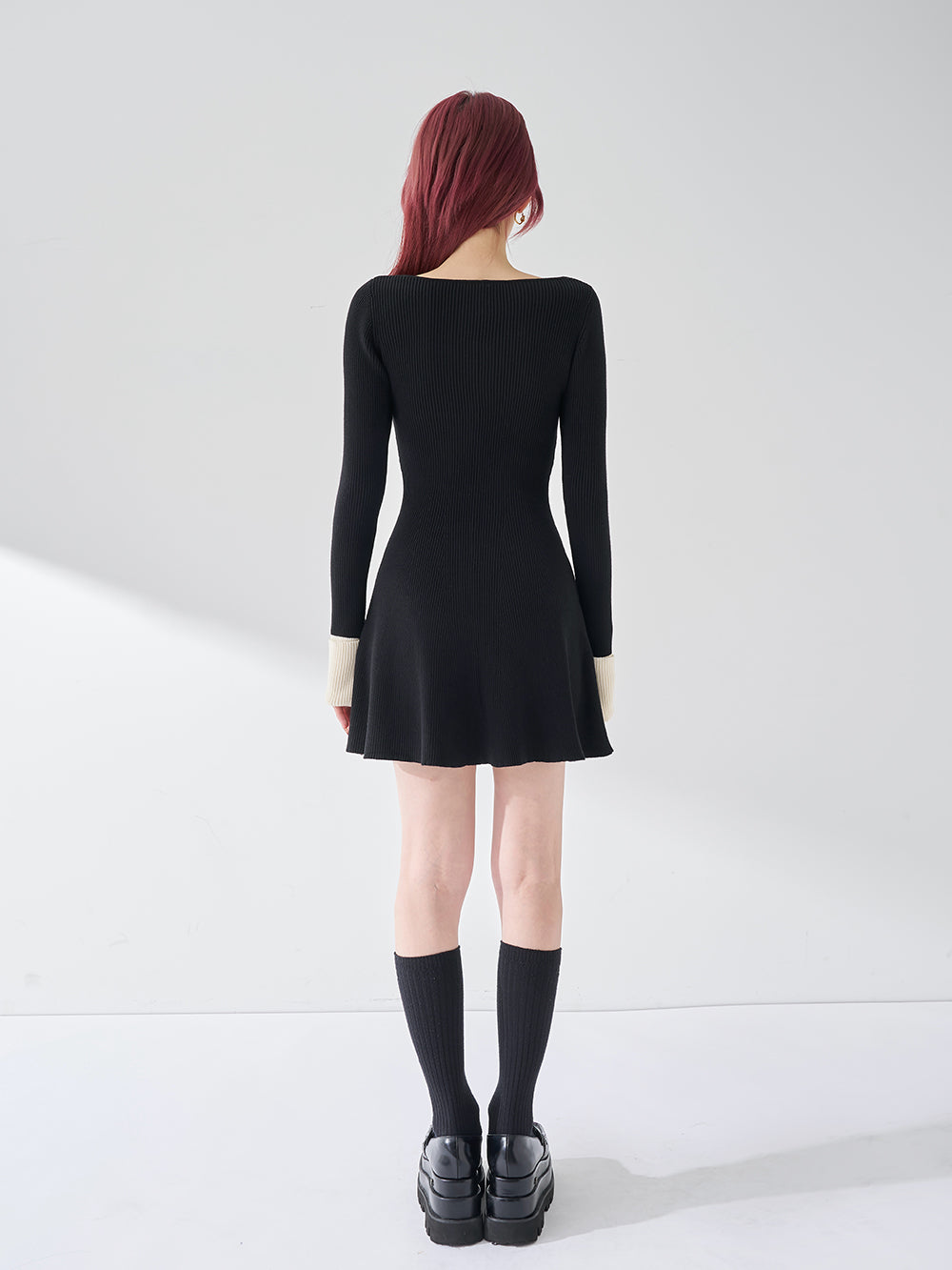 モデル：165cm（着用サイズ：FREE　着用カラー：BLK）