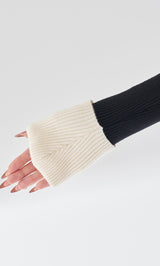 モデル：165cm（着用サイズ：FREE　着用カラー：BLK）