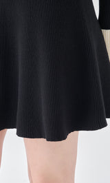 モデル：165cm（着用サイズ：FREE　着用カラー：BLK）