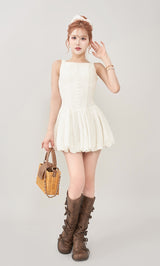 モデル：165cm（着用サイズ：FREE　着用カラー：WHT）
