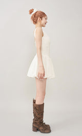 モデル：165cm（着用サイズ：FREE　着用カラー：WHT）
