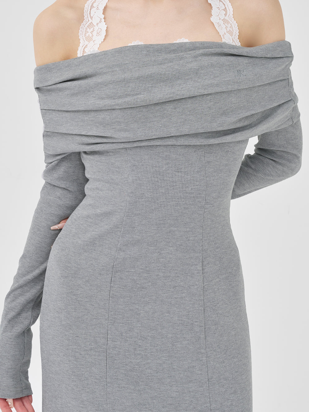 モデル：165cm（着用サイズ：FREE　着用カラー：GRY）