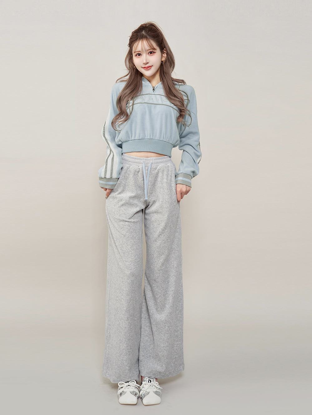 モデル：165cm（着用サイズ：FREE　着用カラー：GRY）