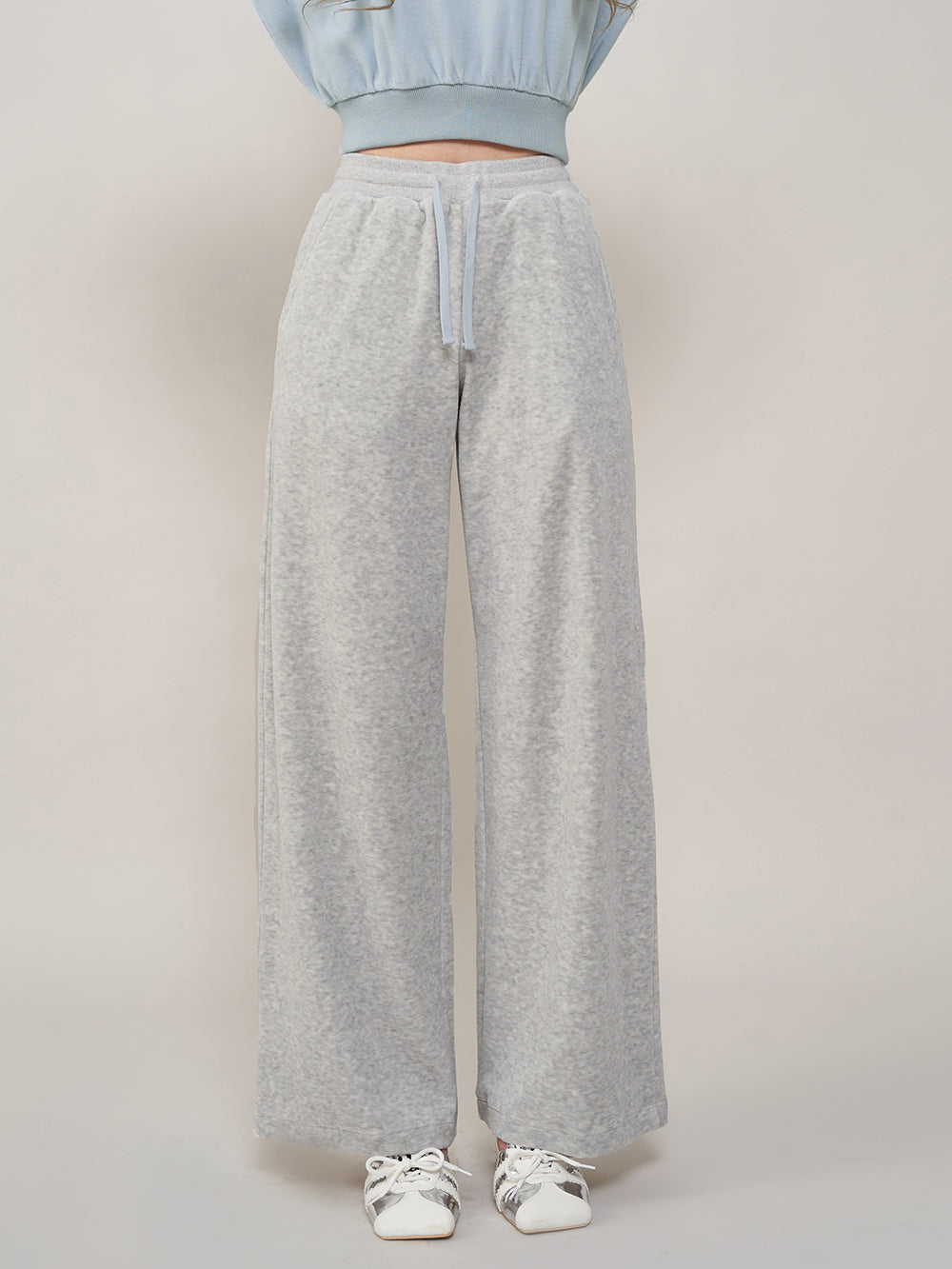 モデル：165cm（着用サイズ：FREE　着用カラー：GRY）