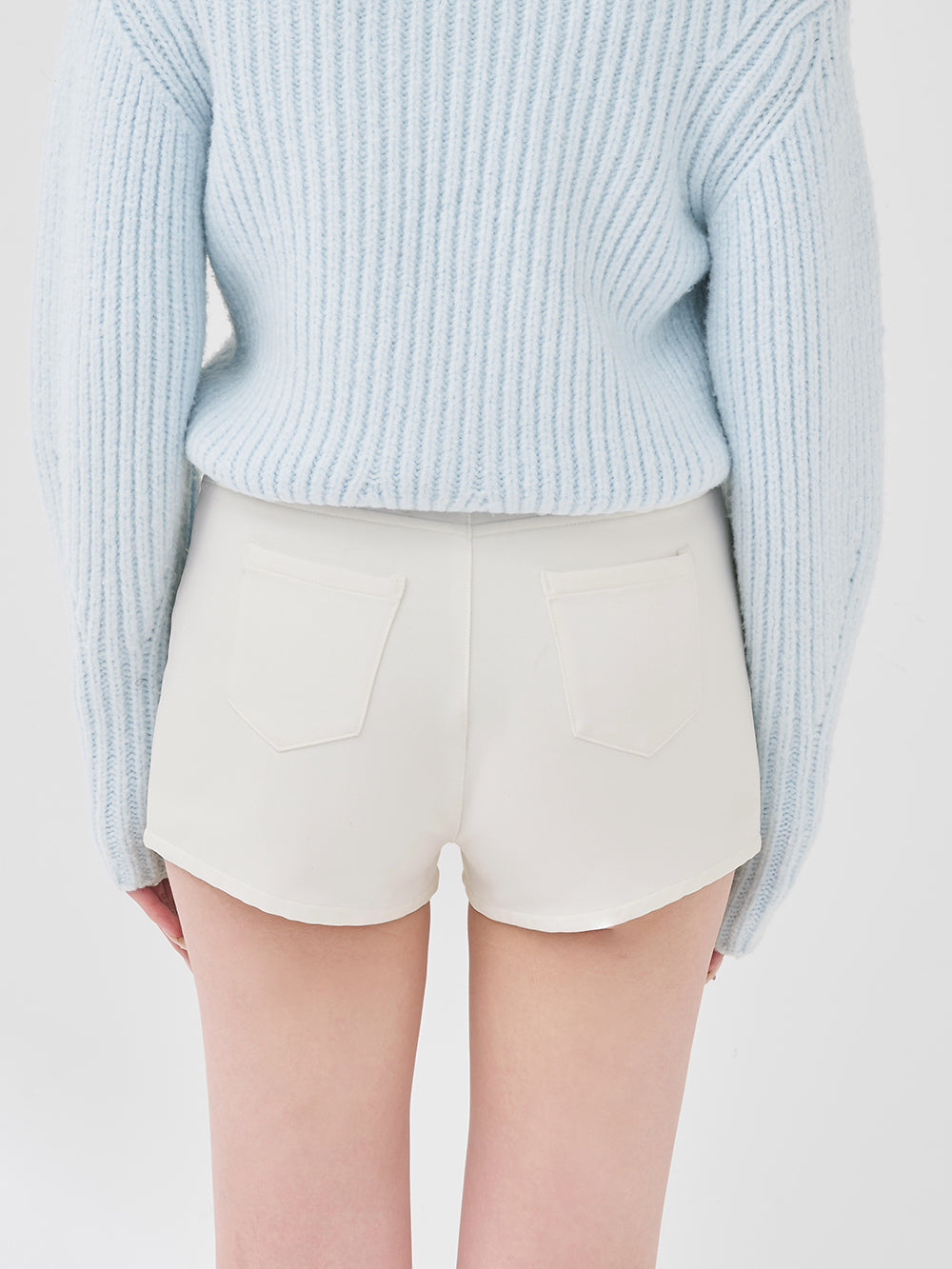 モデル：165cm（着用サイズ：S　着用カラー：WHT）