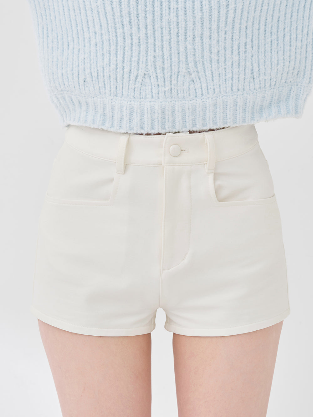 モデル：165cm（着用サイズ：S　着用カラー：WHT）