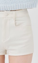 モデル：165cm（着用サイズ：S　着用カラー：WHT）