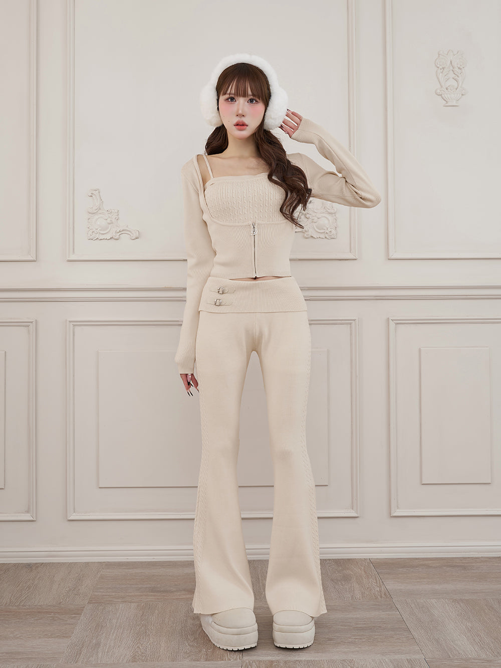 モデル：165cm（着用サイズ：FREE　着用カラー：IVO）