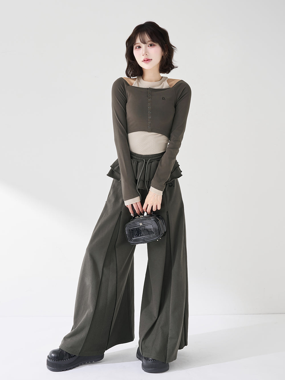 モデル：165cm（着用サイズ：FREE　着用カラー：C-GRY）