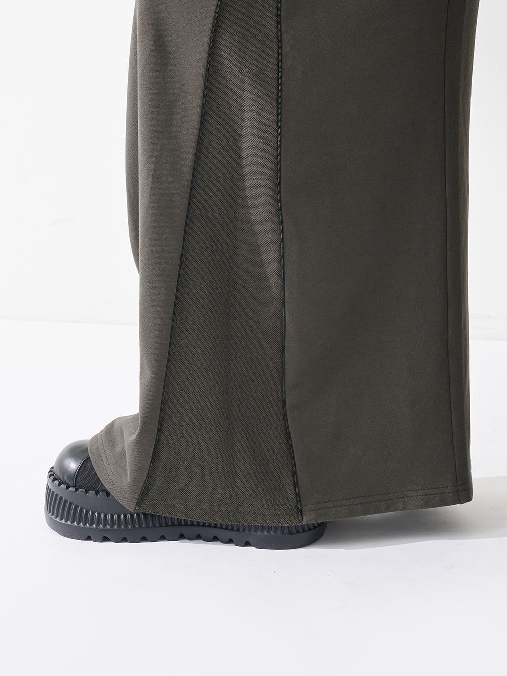 モデル：165cm（着用サイズ：FREE　着用カラー：C-GRY）