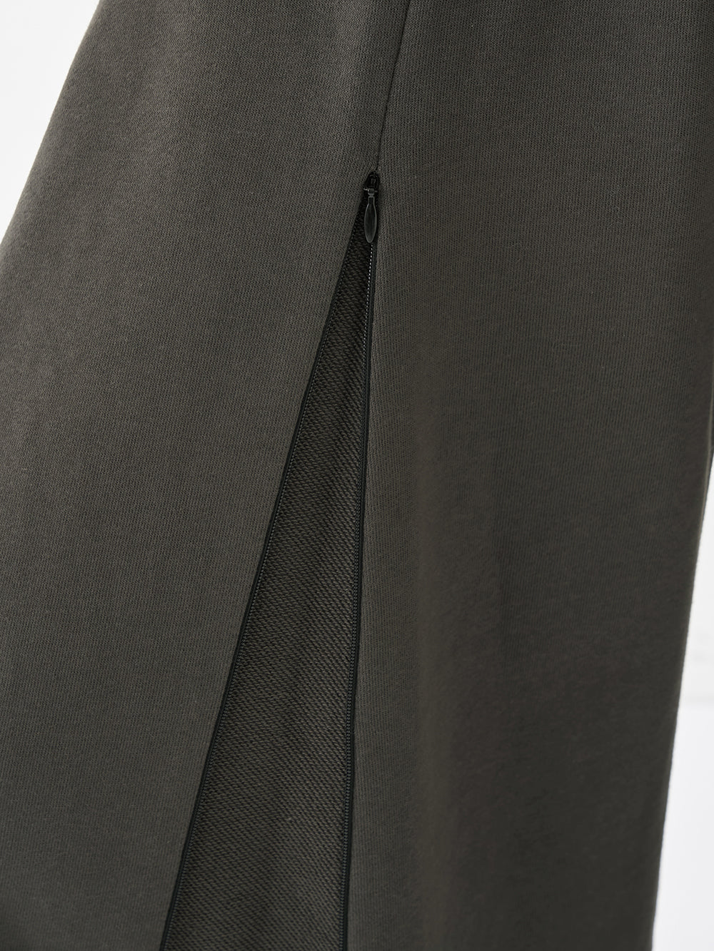 モデル：165cm（着用サイズ：FREE　着用カラー：C-GRY）