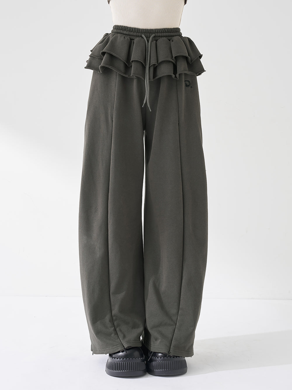 モデル：165cm（着用サイズ：FREE　着用カラー：C-GRY）