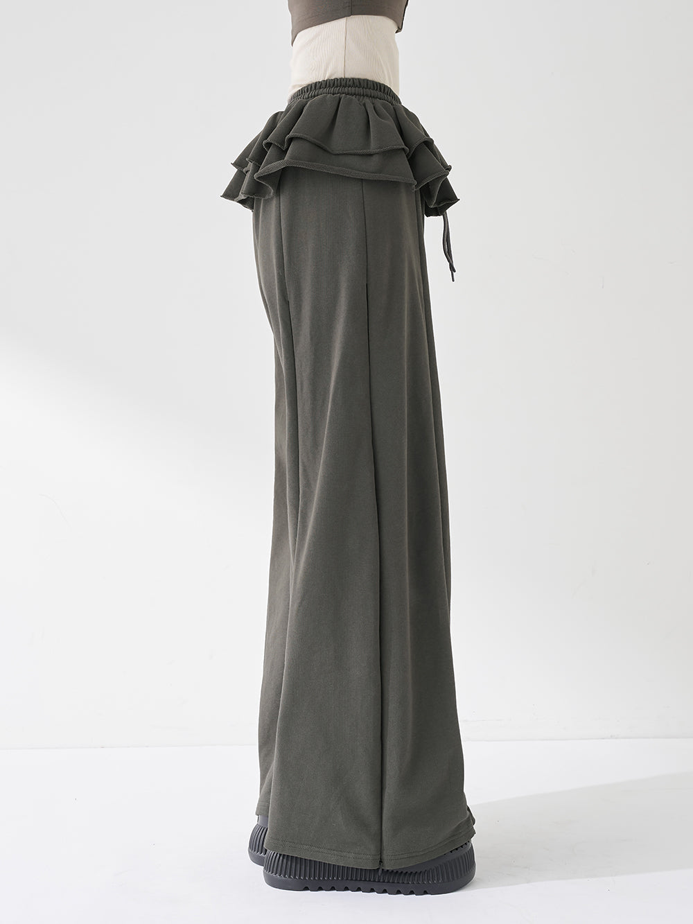 モデル：165cm（着用サイズ：FREE　着用カラー：C-GRY）