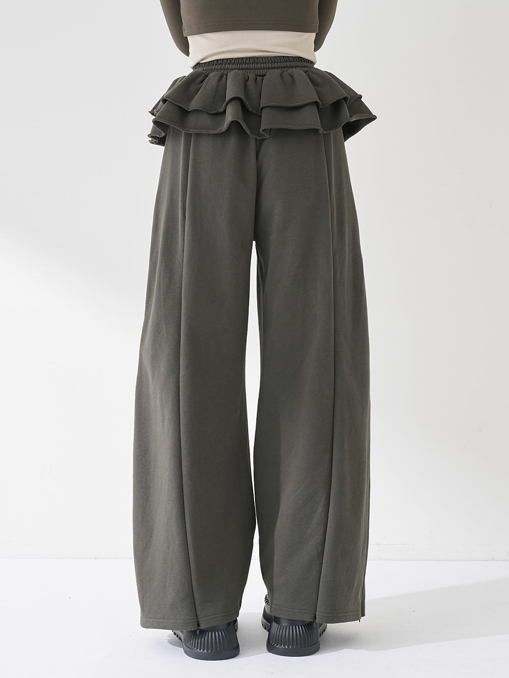 モデル：165cm（着用サイズ：FREE　着用カラー：C-GRY）