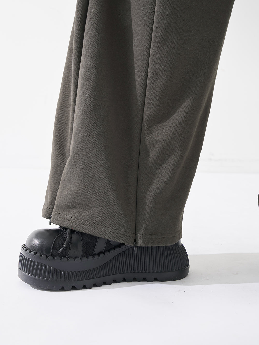 モデル：165cm（着用サイズ：FREE　着用カラー：C-GRY）