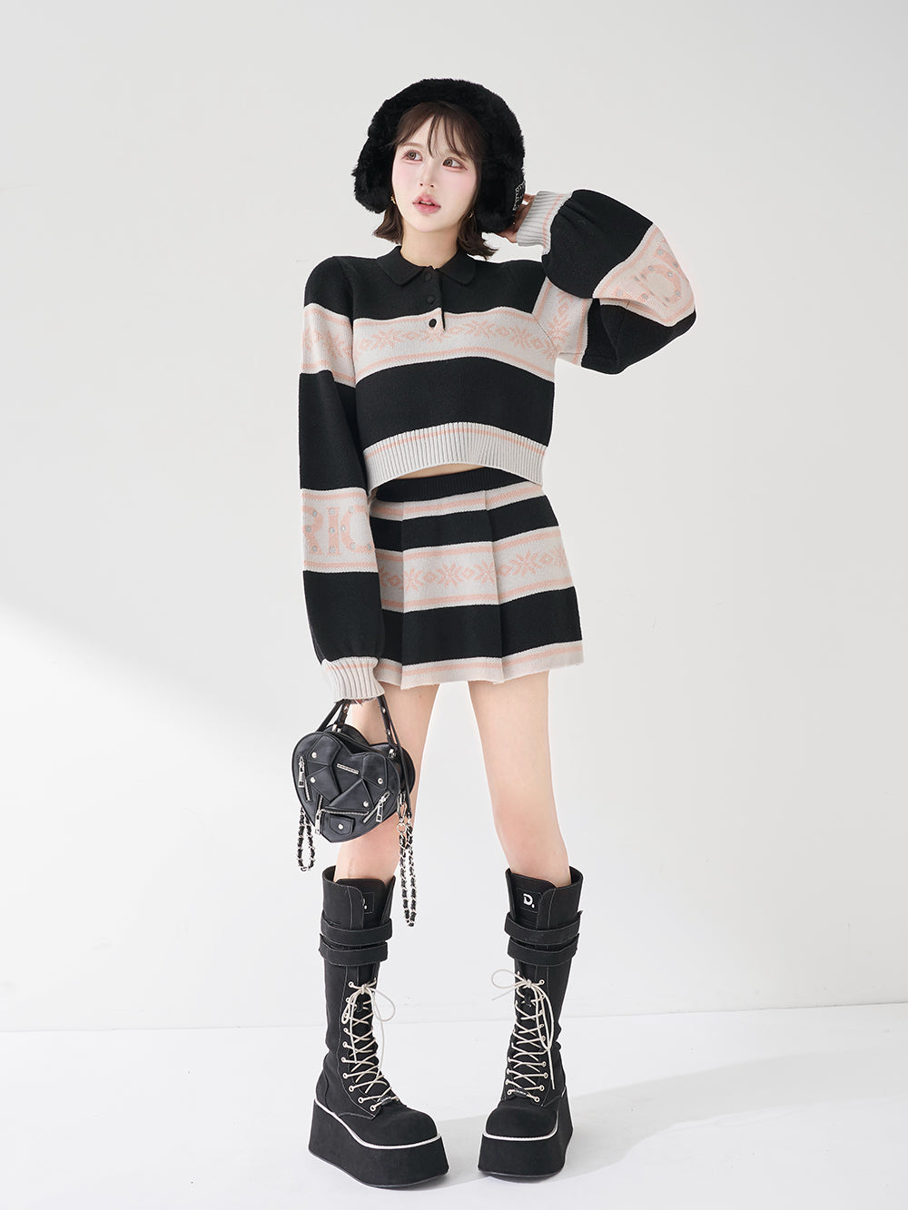 モデル：165cm（着用サイズ：FREE　着用カラー：BLK）