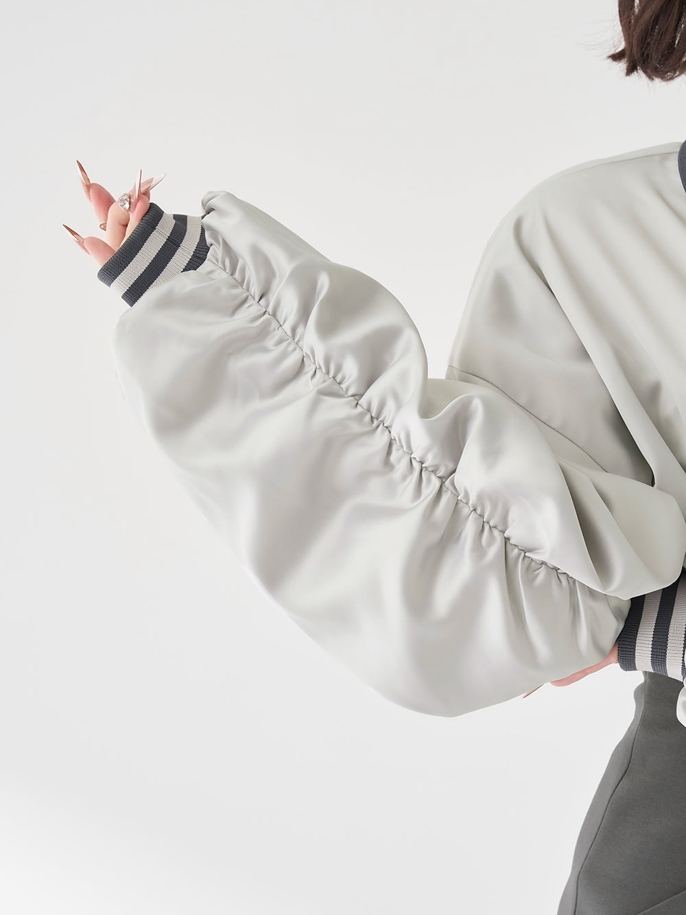 モデル：165cm（着用サイズ：FREE　着用カラー：C-GRY）