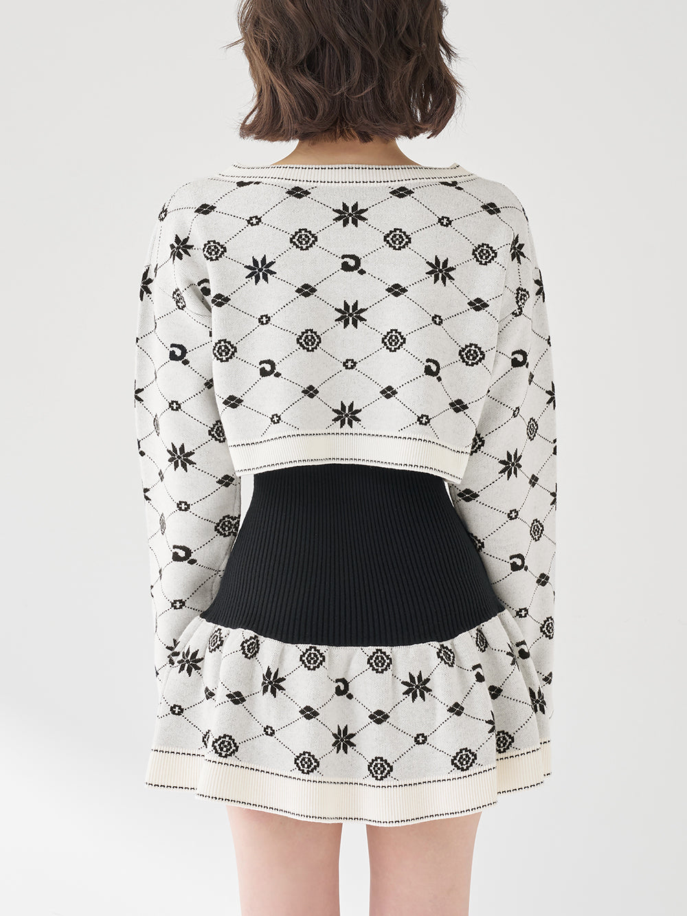 モデル：165cm（着用サイズ：FREE　着用カラー：WHT）