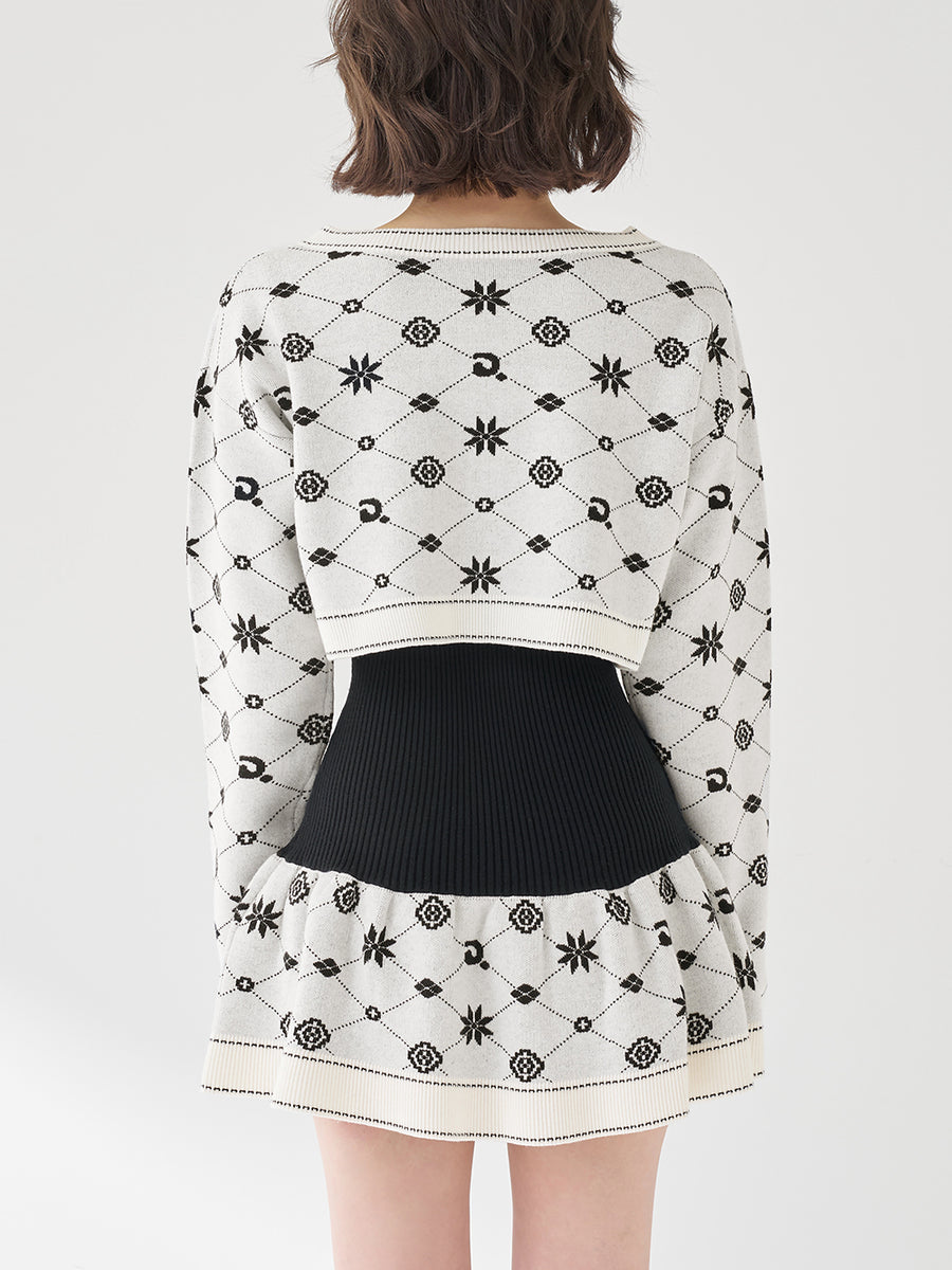 モデル：165cm（着用サイズ：FREE　着用カラー：WHT）