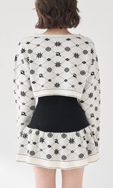 モデル：165cm（着用サイズ：FREE　着用カラー：WHT）