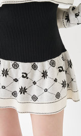 モデル：165cm（着用サイズ：FREE　着用カラー：WHT）