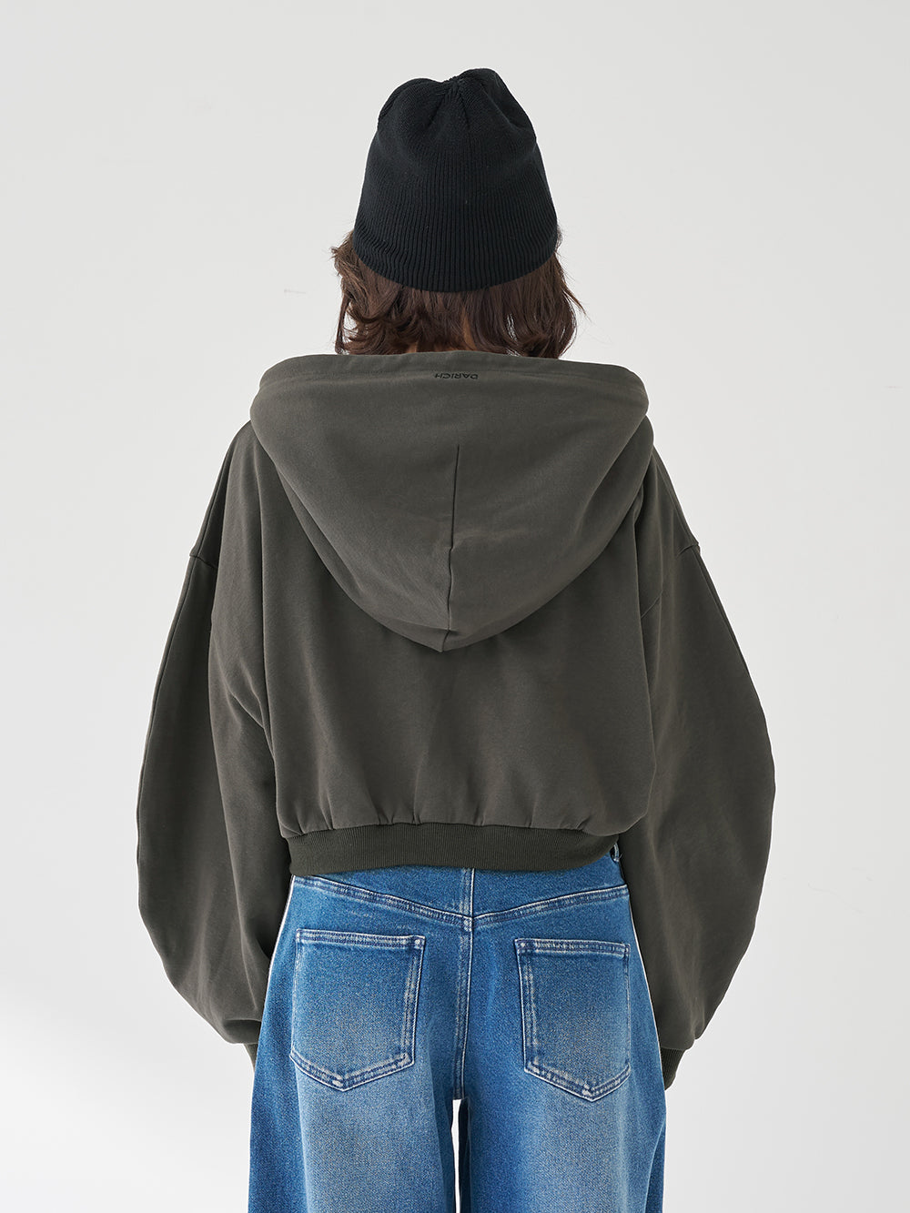 モデル：165cm（着用サイズ：FREE　着用カラー：C-GRY）