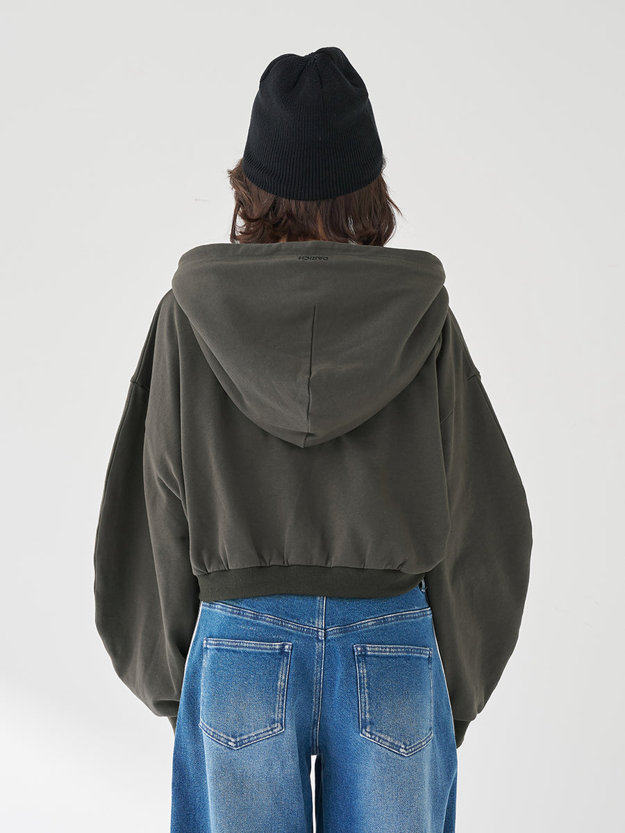 モデル：165cm（着用サイズ：FREE　着用カラー：C-GRY）