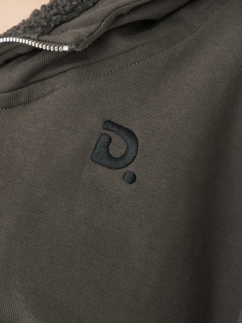 モデル：165cm（着用サイズ：FREE　着用カラー：C-GRY）